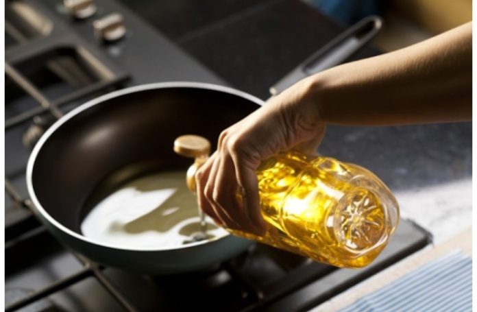 أسرار-هامة-عليك-معرفتها-لمنع-رائحة-القلي-من-الانتشار-في-المنزل