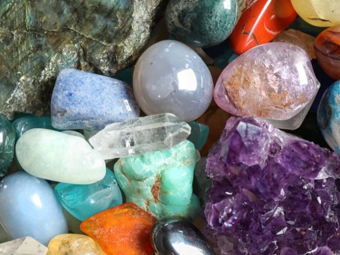 3-أحجار-تساعد-على-الاستيقاظ-مبكراً-والنشاط.-ضعيهم-في-غرفة-ابنك