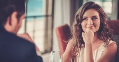 11 صفة تجعل الرجل يراكِ كزوجته المستقبلية من أول لقاء 