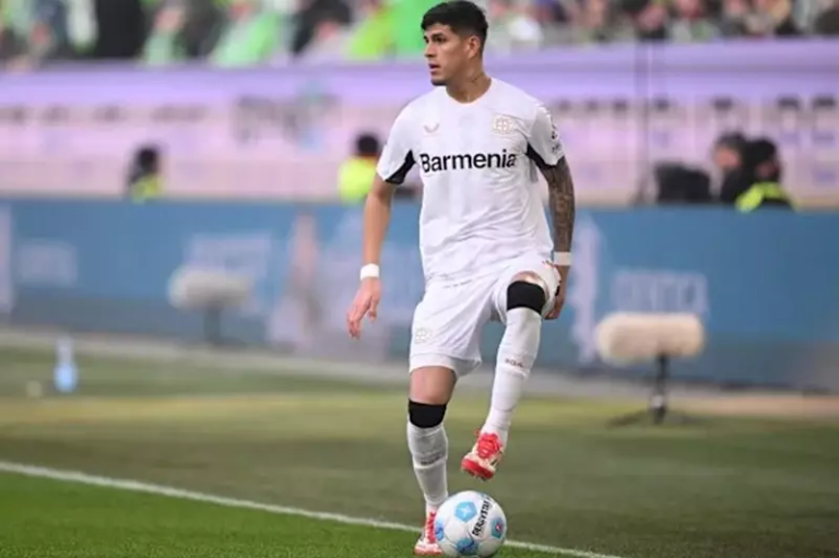 مواجهة لندنية جديدة.. تقارير: أرسنال ينافس توتنهام على التعاقد مع هينكابي