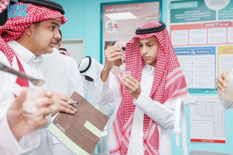 9900 يلتحقون بفصول «موهبة» في المدارس المتميزة 9900 يلتحقون بفصول «موهبة» في المدارس المتميزة