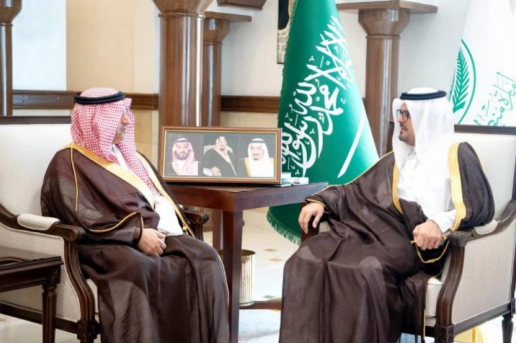 نائب أمير مكة يستعرض خطط التعليم