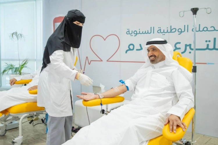 استجابةً لمبادرة ولي العهد.. الراجحي يشارك في الحملة الوطنية للتبرع بالدم