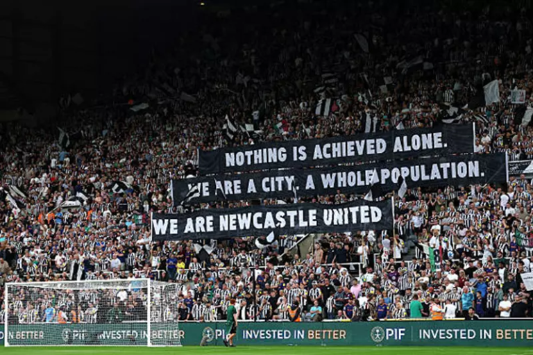 رسالة موجهة إلى إيزاك.. جماهير نيوكاسل يونايتد تثير الحدث أمام ليفربول