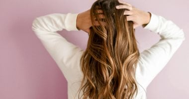 4 وصفات طبيعية للشعر تمنحه اللمعان والنعومة لتقليل الحاجة للتصفيف الحراري 
