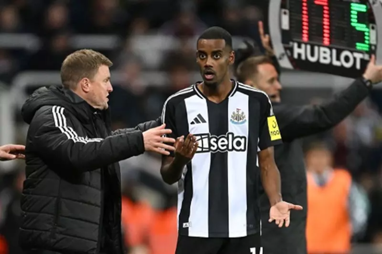 كاراجر: على نيوكاسل بيع إيزاك كما حدث مع توريس