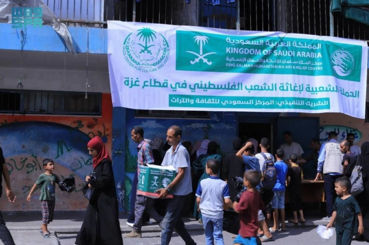 «سلمان للإغاثة» يستمر في دعم قطاع غزة عبر توزيع السلال الغذائية