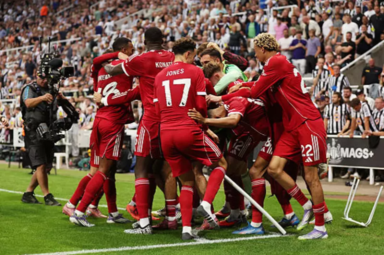 بفضل “أسيست” صلاح.. ليفربول يحقق رقماً تاريخياً في الدوري الإنجليزي