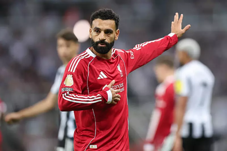 لا يزال مهووسًا به.. كاراجر يواصل انتقاد صلاح داخل ليفربول