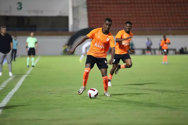 الزمالك ضد فاركو.. طُرد نداي إثر تدخل عنيف على الونش