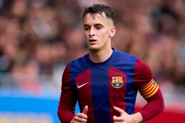 موندو ديبورتيفو: فليك يصر على استمرار كاسادو رغم الضغوط الاقتصادية