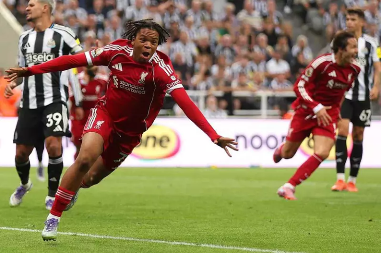 عقد منحة دراسية.. كم يتقاضى ريو نجوموها مع ليفربول؟