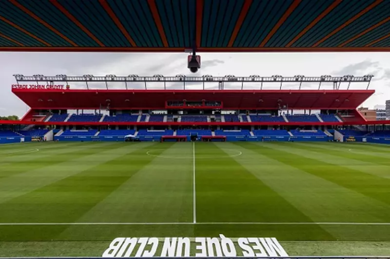 “تلاشى الأمل في كامب نو”.. ملعب يوهان كرويف يوشك على استضافة برشلونة وفالنسيا