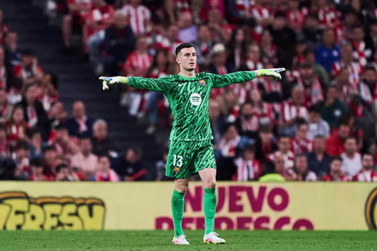 انتقل معارًا.. إيناكي بينيا يخفف أزمة حراسة مرمى برشلونة