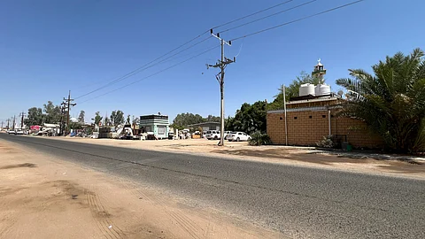 ضبط اختلاس كهرباء من مسجد بتبوك كان يُستخدم لتشغيل سوق خردوات وغرف عمالة ومزرعة