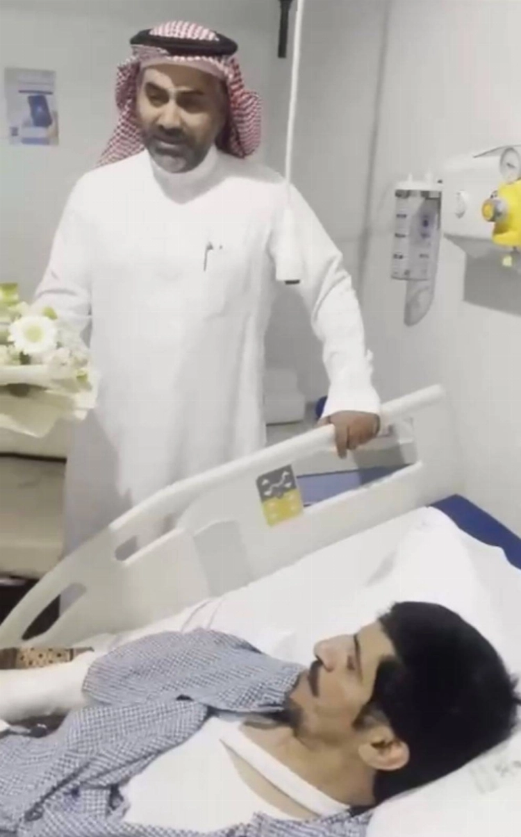 معلم أنقذ مدرسة من حريق وأصيب أثناء الحادث في حائل