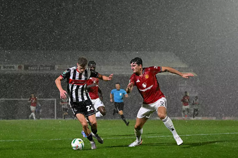 بعد 26 ركلة ترجيح.. مانشستر يونايتد يخرج من كأس كاراباو على يد فريق من الدرجة الرابعة بعد 26 ركلة ترجيح.. مانشستر يونايتد يخرج من كأس كاراباو على يد فريق من الدرجة الرابعة