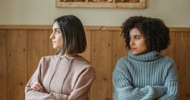 خمس قواعد إتيكيت تحافظ على الود مع المقربين في الخلافات والمواقف الصعبة