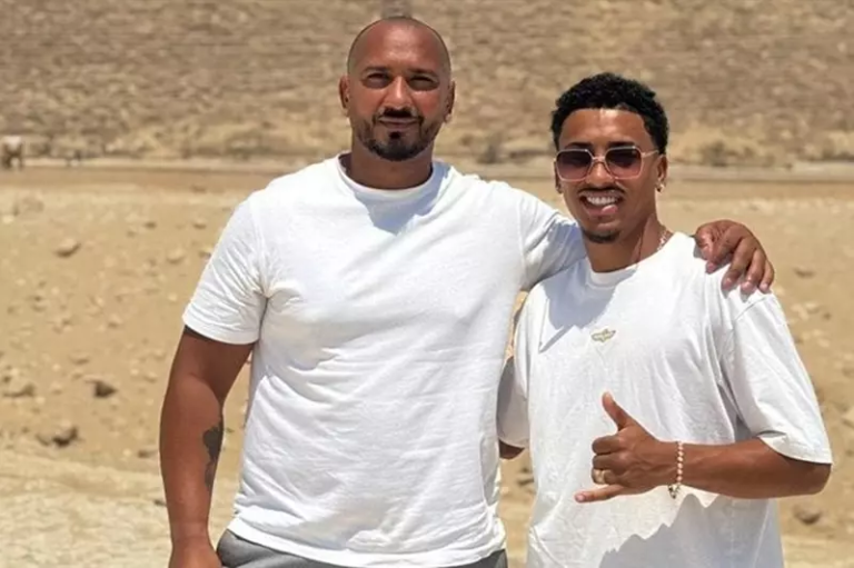 والد ألفينا: كان اختيار الزمالك أسهل من العروض الأخرى.. وشعرت بأنني محل ترحيب في مصر والد ألفينا: كان اختيار الزمالك أسهل من العروض الأخرى.. وشعرت بأنني محل ترحيب في مصر