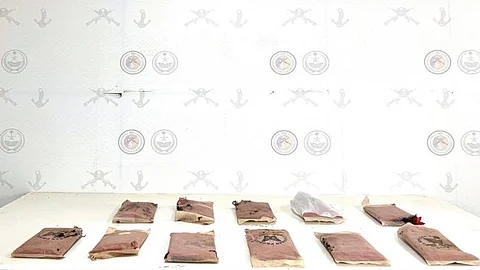 قوات الأمن في عسير توجّه ضربة مزدوجة لشبكات المخدرات بضبط 5 كجم “قات” وإحباط تهريب 12 كجم “حشيش” قوات الأمن في عسير توجّه ضربة مزدوجة لشبكات المخدرات بضبط 5 كجم “قات” وإحباط تهريب 12 كجم “حشيش”