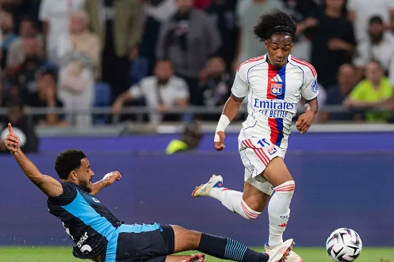 ليون يفوز على مارسيليا في الدوري الفرنسي بفضل هدف عكسي