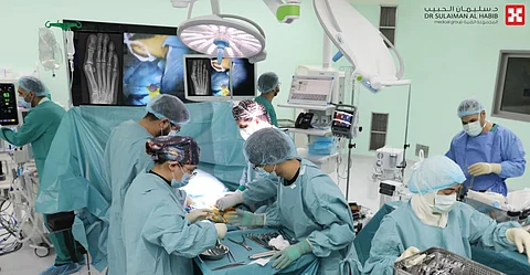 مستشفى الدكتور سليمان الحبيب بالصحافة يُجري عمليات تقويم انحراف إبهام القدم “الأروح” عبر جراحات تدخل بسيط مستشفى الدكتور سليمان الحبيب بالصحافة يُجري عمليات تقويم انحراف إبهام القدم “الأروح” عبر جراحات تدخل بسيط