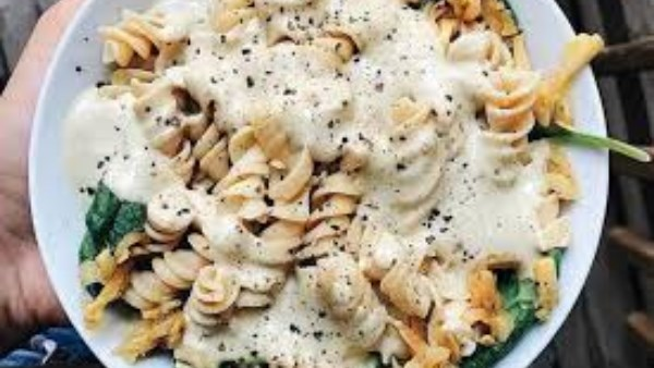 كيفية إعداد الباستا باللبن والطحينة كيفية إعداد الباستا باللبن والطحينة