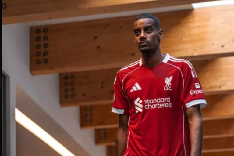 إيزاك بعد انضمامه إلى ليفربول: اللعب إلى جانب نجوم عالميين مثل صلاح أمر رائع
