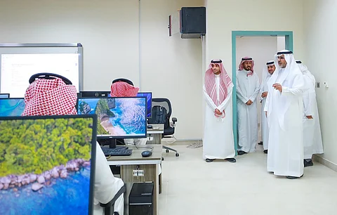 رئيس جامعة شقراء يقوم بجولات ميدانية تفقد خلالها الكليات والتقى بمنسوبيها رئيس جامعة شقراء يقوم بجولات ميدانية تفقد خلالها الكليات والتقى بمنسوبيها