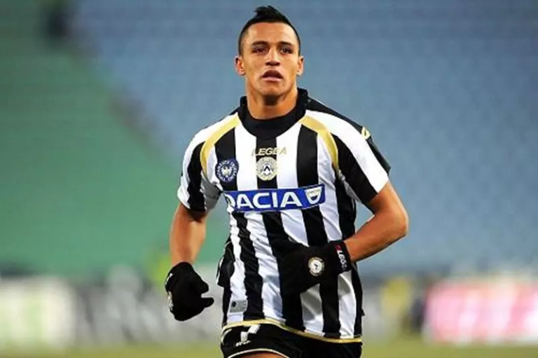 إشبيلية يضم أليكسيس سانشيز ويعود إلى الليجا بعد 11 عاماً