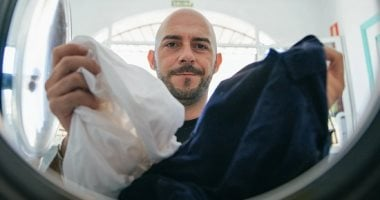 6 أخطاء في النظافة الشخصية تؤدي إلى رائحة كريهة.. أبرزها ارتداء ملابس مبللة 