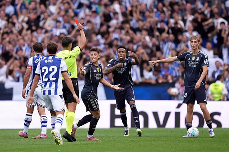 ماركا: لجنة الحكام الإسبانية تقر بخطأ طرد هويسين لاعب ريال مدريد 