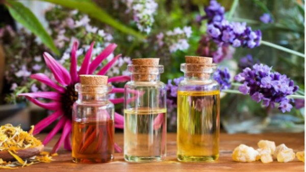 هل للعلاج بالروائح العطرية أضرار وما هي ثلاثة أمور ينبغي معرفتها عن هذا الطب البديل؟ هل للعلاج بالروائح العطرية أضرار وما هي ثلاثة أمور ينبغي معرفتها عن هذا الطب البديل؟