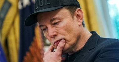 أسهم تسلا ترتفع بعد أن اشترى إيلون ماسك أسهمًا بقيمة مليار دولار أسهم تسلا ترتفع بعد أن اشترى إيلون ماسك أسهمًا بقيمة مليار دولار