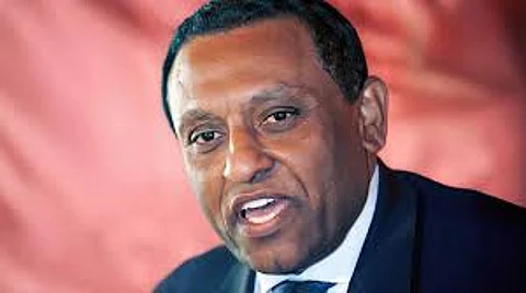 رئيس وزراء السودان يصل إلى الرياض ويستقبله نائب أمير المنطقة رئيس وزراء السودان يصل إلى الرياض ويستقبله نائب أمير المنطقة