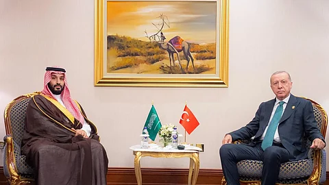 ولي العهد يتولى رئاسة وفد المملكة في القمة العربية الإسلامية الطارئة بالدوحة ولي العهد يتولى رئاسة وفد المملكة في القمة العربية الإسلامية الطارئة بالدوحة