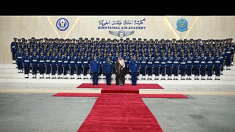 نائب وزير الدفاع يرعى مراسم تخرج الدورة 106 بكلية الملك فيصل الجوية