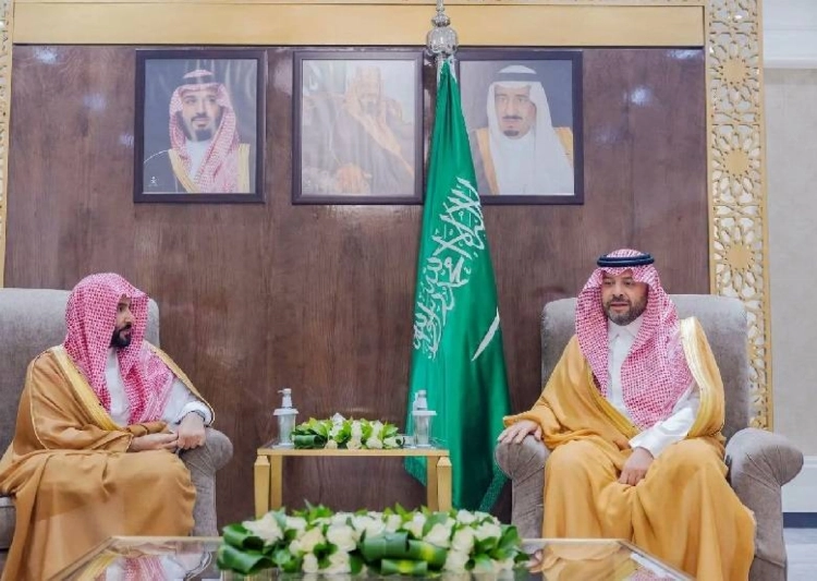 أمير الحدود الشمالية يلتقي وزير العدل أمير الحدود الشمالية يلتقي وزير العدل