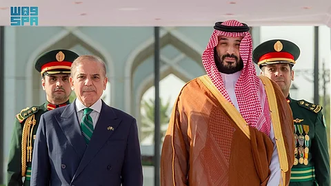 بيان مشترك عقب زيارة رئيس وزراء باكستان.. السعودية وإسلام آباد يتوقعان توقيع اتفاقية الدفاع الإستراتيجي