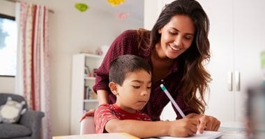 كيف تشجّعين طفلك على المذاكرة في أول يوم دراسي؟.. 5 خطوات هتساعدك 