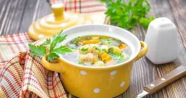 طريقة تحضير شوربة الخضار بالدجاج.. وجبة خفيفة وصحية 