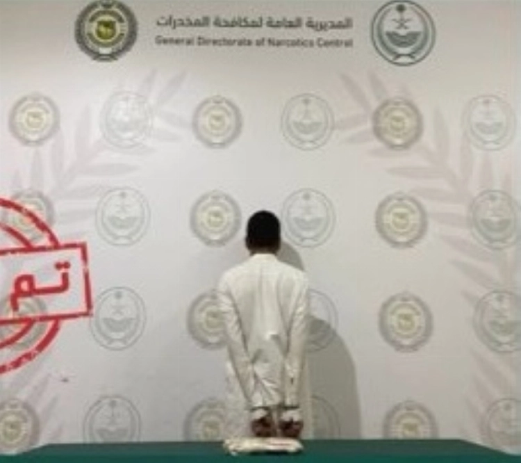 إلقاء القبض على مقيم يروّج الحشيش المخدّر في عسير إلقاء القبض على مقيم يروّج الحشيش المخدّر في عسير