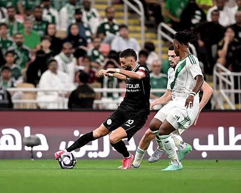 دوري روشن السعودي: الشباب بعشرة لاعبين يفرض التعادل على الأهلي دوري روشن السعودي: الشباب بعشرة لاعبين يفرض التعادل على الأهلي