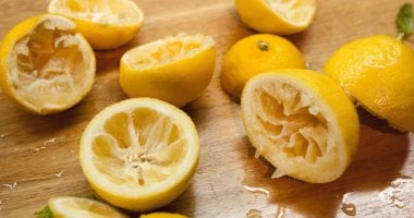 أربع طرق سهلة لإعادة استخدام قشور الليمون في المنزل.. اكتشفيها 
