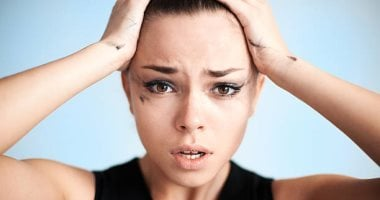 5 أخطاء بسيطة قد تفسد مكياجك وإطلالتك.. فاحذري منها 