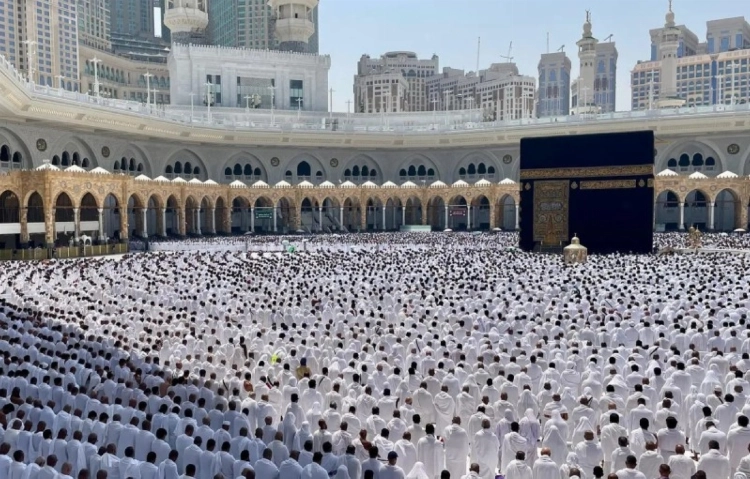 السديس: في هذا العصر لا بد من الرجوع إلى هدايات القرآن وآدابه السديس: في هذا العصر لا بد من الرجوع إلى هدايات القرآن وآدابه