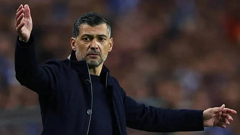 بداية ضعيفة لكونسيساو في الشرق الأوسط.. صحيفة إسبانية تنتقد أداء الاتحاد أمام الهلال بداية ضعيفة لكونسيساو في الشرق الأوسط.. صحيفة إسبانية تنتقد أداء الاتحاد أمام الهلال
