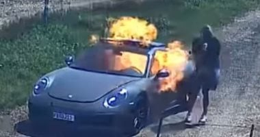 برازيلي يحرق سيارته البورش طمعاً في التأمين والكاميرات تفضحه.. فيديو برازيلي يحرق سيارته البورش طمعاً في التأمين والكاميرات تفضحه.. فيديو