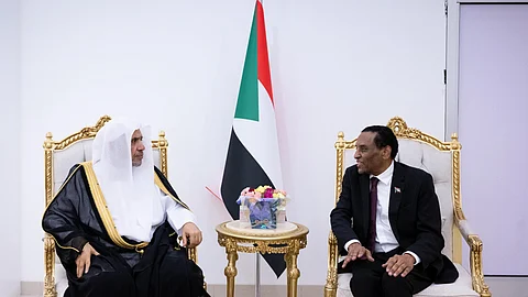 رئيس الوزراء السوداني يلتقي الأمين العام لرابطة العالم الإسلامي رئيس الوزراء السوداني يلتقي الأمين العام لرابطة العالم الإسلامي