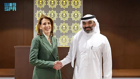 السواحة يناقش آفاق الاستثمار في البنية الرقمية والذكاء الاصطناعي مع المديرة التنفيذية لجوجل وألفابت السواحة يناقش آفاق الاستثمار في البنية الرقمية والذكاء الاصطناعي مع المديرة التنفيذية لجوجل وألفابت